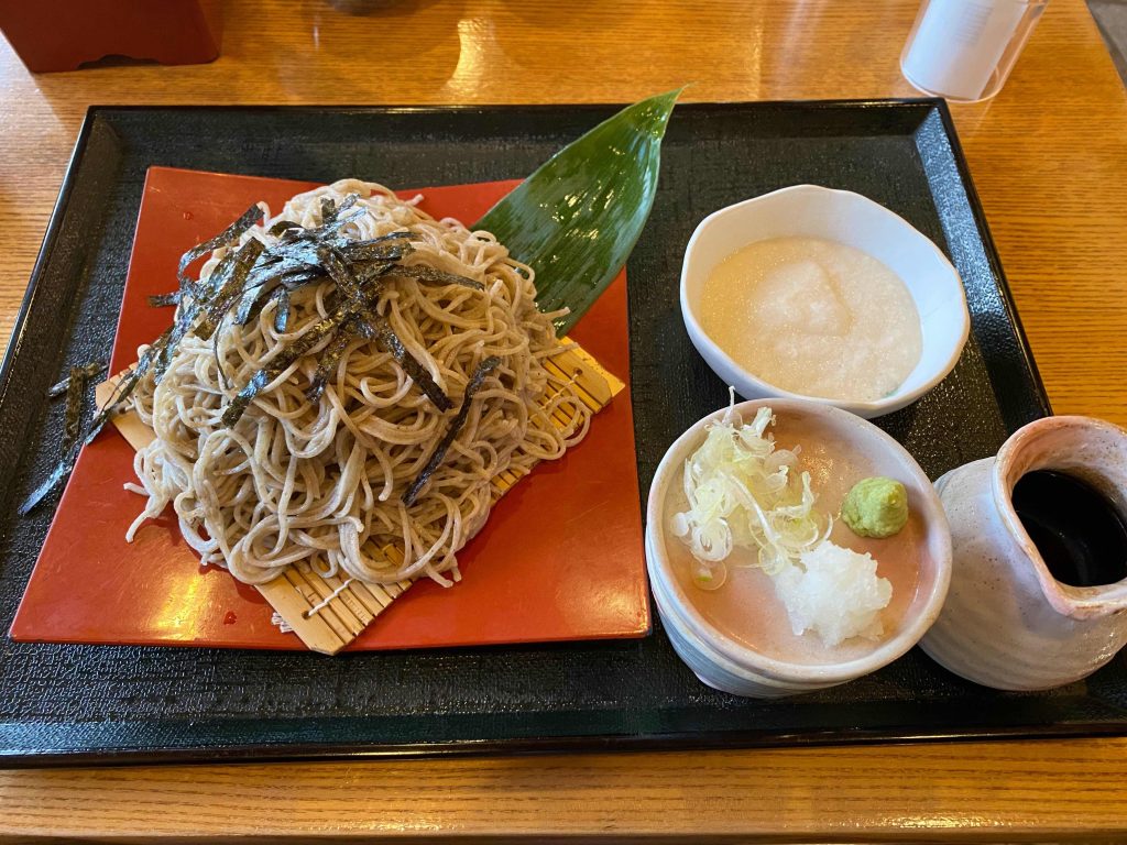 地粉そば処 みのりのとろろそば（大盛り）