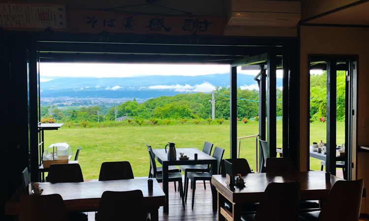 店内を通り抜ける風が心地よい