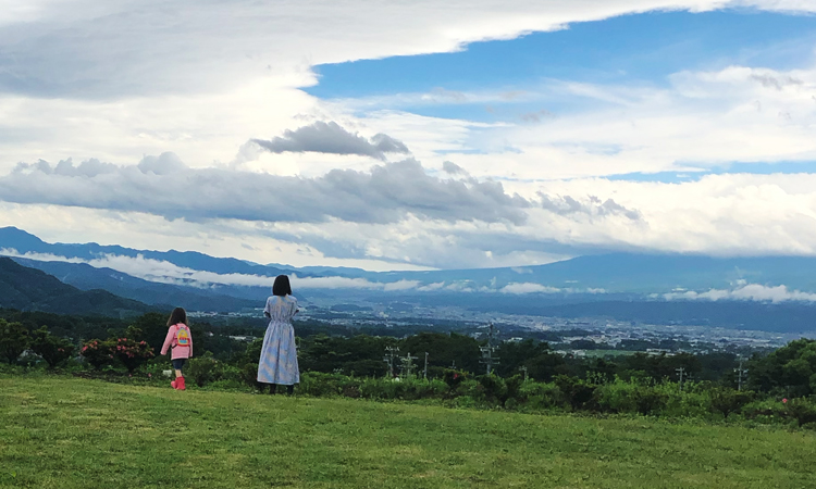 地粉やの青々しい芝が綺麗な庭