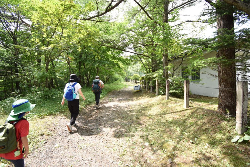 小浅間山峰の茶屋登山口