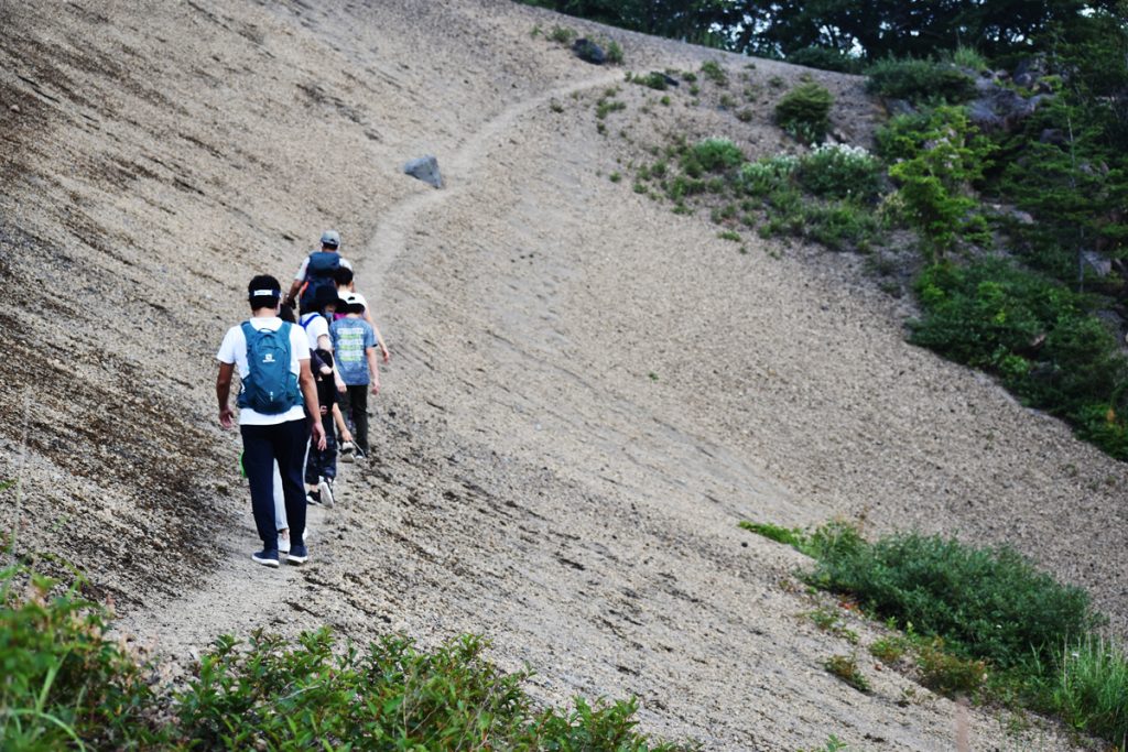 山頂付近のトラバース